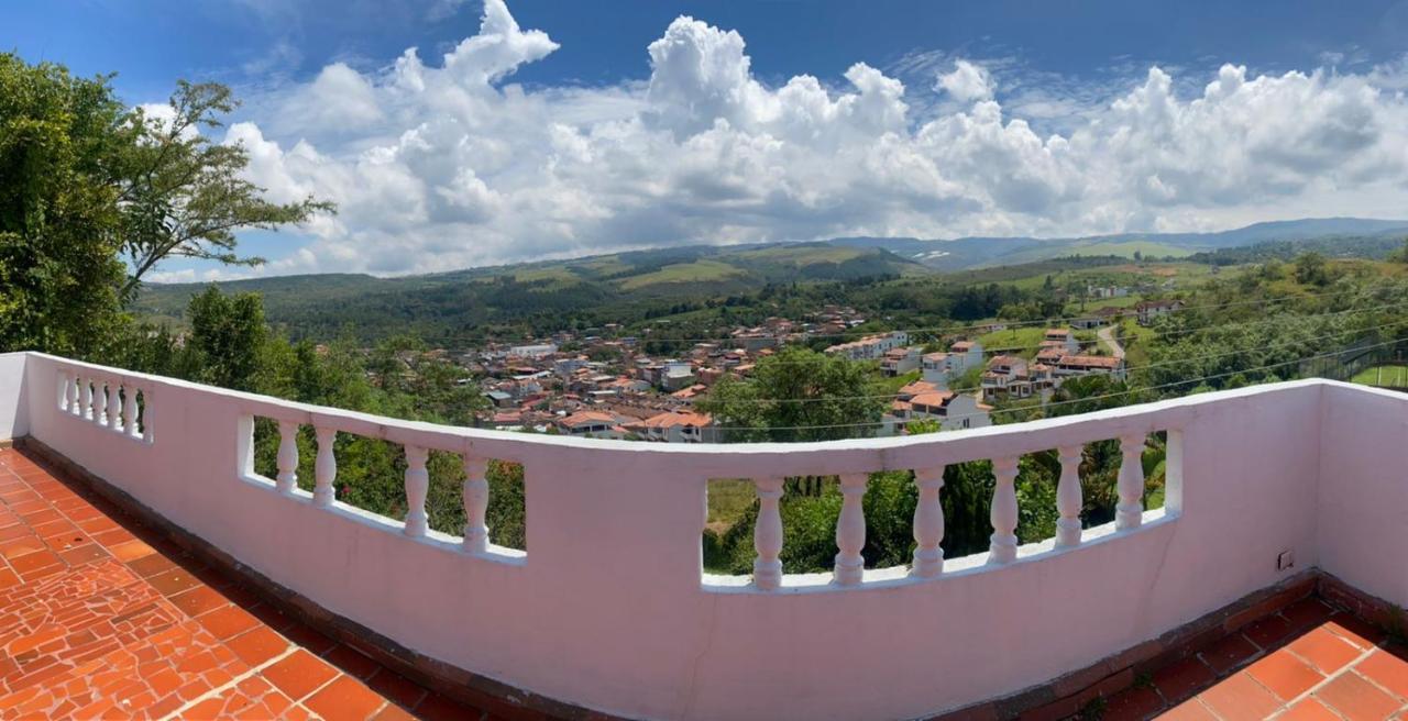 Hotel Campestre La Loma Curití 外观 照片